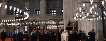 Папа Лъв XIV посети Синята джамия в Истанбул, но не отправи молитва